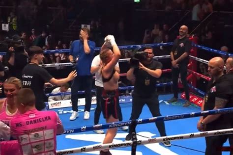 daniela hensley flash|Boxer Daniella Hemsley celebrates win by flashing crowd